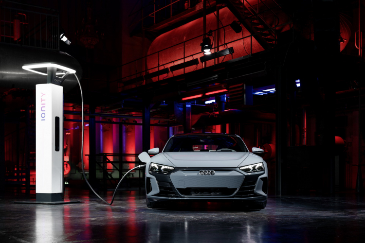 Audi E-Tron GT 2022 có giá từ 4,8 tỷ đồng tại Thái Lan, chờ ngày về Việt Nam