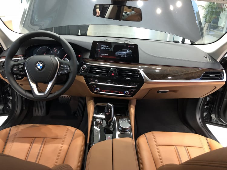 BMW 530i VIN 2019 giảm giá gần 350 triệu đồng: dọn kho để ra mắt 5 Series 2021