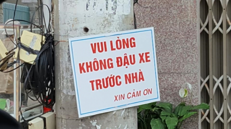 Dừng, đậu xe trước mặt tiền nhà trung tâm TP.HCM: Chủ nhà có quyền đuổi tài xế là đúng hay sai?