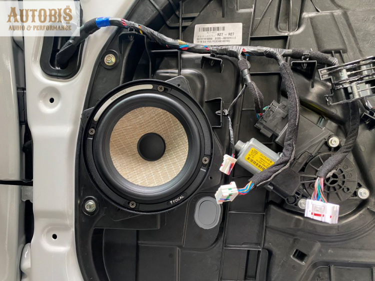 Nâng cấp hệ thống âm thanh cho Kia Sedona với chi phí tầm +35 triệu.