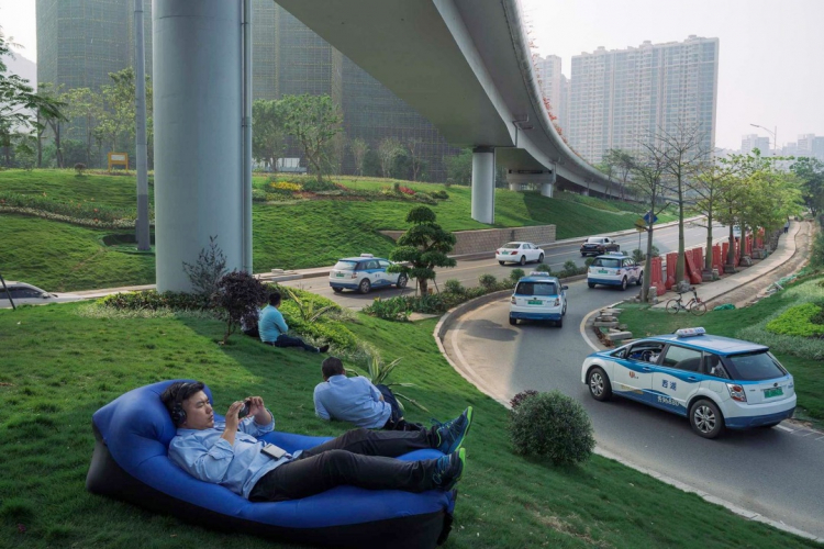 Taxi drivers rest between rides in Shenzhen 1.jpg