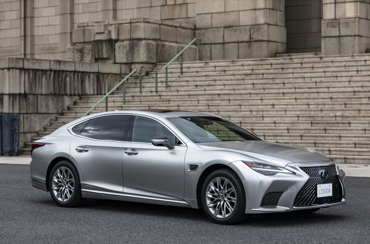 Toyota ra mắt hệ thống tự lái cấp độ 2: người lái không tập trung là bắt dừng xe, không cho lái tiếp