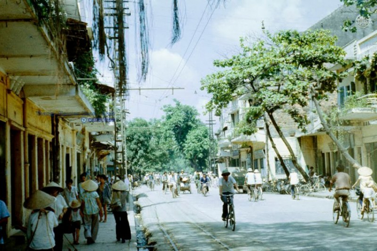 Hình ảnh cực kỳ quý giá về Việt Nam ( 1980 ) Hình ảnh cực kỳ quý giá về Việt Nam ( 1980 )