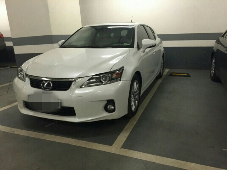 Lexus ct200 h- hybrid cỡ nhỏ- các bác vào hết đây