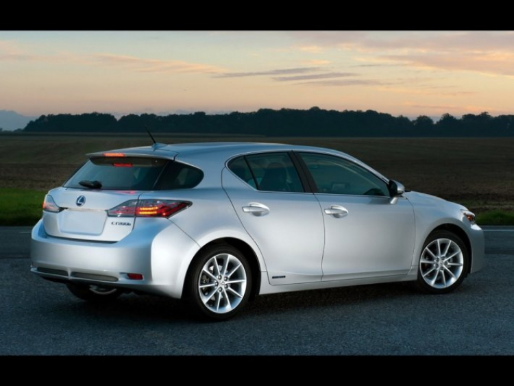 Lexus ct200 h- hybrid cỡ nhỏ- các bác vào hết đây