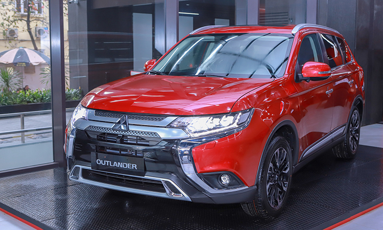 Xin tư vấn Hyundai Tucson và Mitsubishi Outlander tiêu chuẩn Xin tư vấn Hyundai Tucson và Mitsubishi Outlander tiêu chuẩn