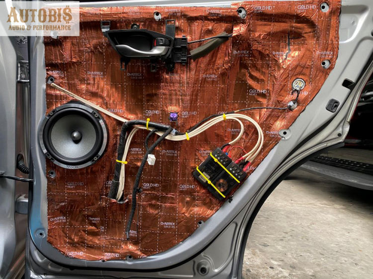 Nâng cấp hệ thống âm thanh cơ bản cho Honda CRV