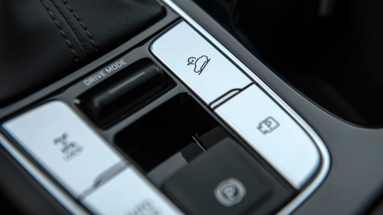 2022-hyundai-santa-cruz-center-console-detail-right-side.jpg 2022-hyundai-santa-cruz-center-console-detail-right-side.jpg
