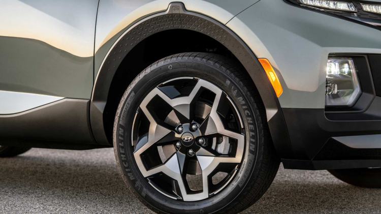 2022-hyundai-santa-cruz-wheel-detail.jpg 2022-hyundai-santa-cruz-wheel-detail.jpg