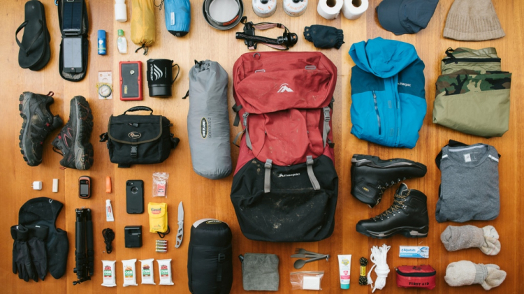 Đi cắm trại thì cần có những đồ dùng cơ bản nào ?