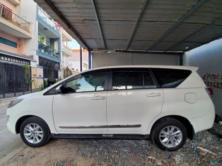 Xe gia đình Toyota Innova E2.0 số sàn