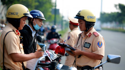 084847CSGT-phai-mac-trang-phuc-canh-sat-khi-tuan-tra-kiem-soat-xu-ly-vi-pham.jpg