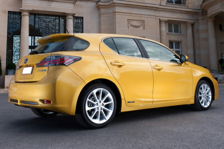 Lexus ct200 h- hybrid cỡ nhỏ- các bác vào hết đây