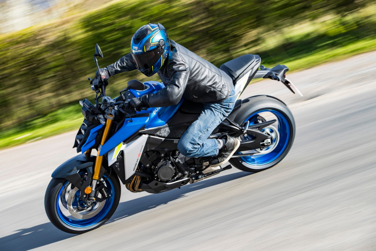 the-new-suzuki-gsx-s1000-is-more-aggressive-and-more-tech-than-ever_2.jpeg