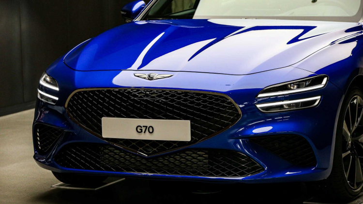 2022-genesis-g70-refresh-blue-grille.jpg