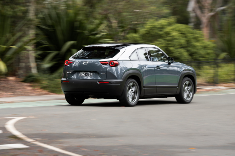 Mazda MX-30 chạy điện có giá từ 1,16 tỷ đồng tại Úc