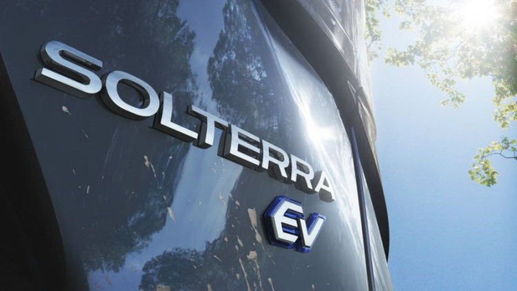 Subaru-Solterra-EV-SUV-teaser-2-850x567.jpg