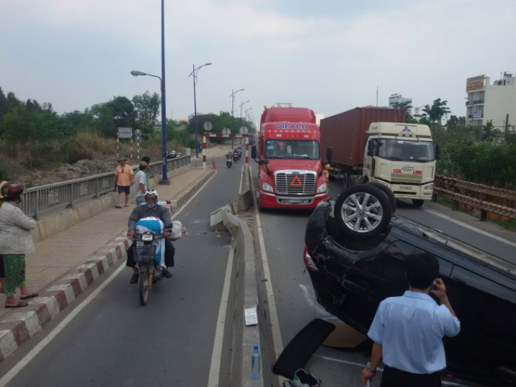 Lễ rồi, các bác chạy cẩn thận! Tai nạn tại đường ĐVC Q2