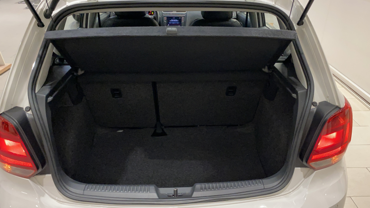 Volkswagen Polo - Siêu xe đô thị **Tặng BHVC 11 triệu tháng 5** Volkswagen Polo - Siêu xe đô thị **Tặng BHVC 11 triệu tháng 5**