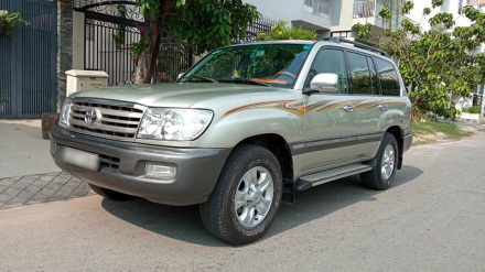 Toyota Land Cruiser.jpg