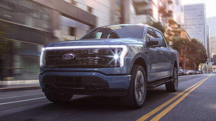 2022-ford-f-150-lightning-front-view (2).jpg