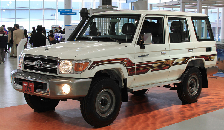 Toyota_Land_Cruiser_70_LX.jpeg