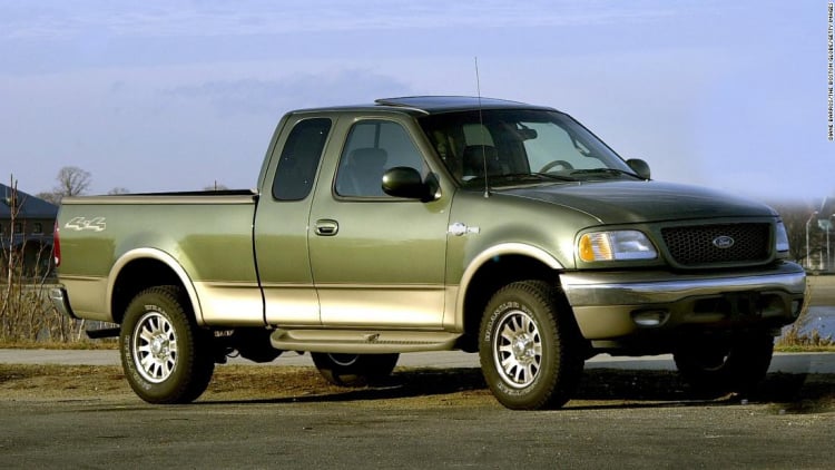 210524162232-restricted-2002-ford-f-150-pickup-truck-super-169.jpg