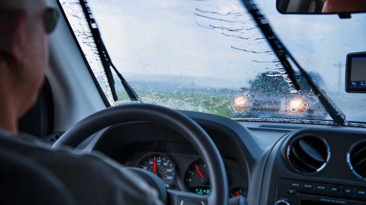 Những mẹo giúp lái xe an toàn trong mùa mưa