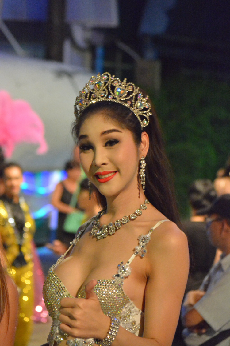 Em đi ... show Thái Lan. Em đi ... show Thái Lan.