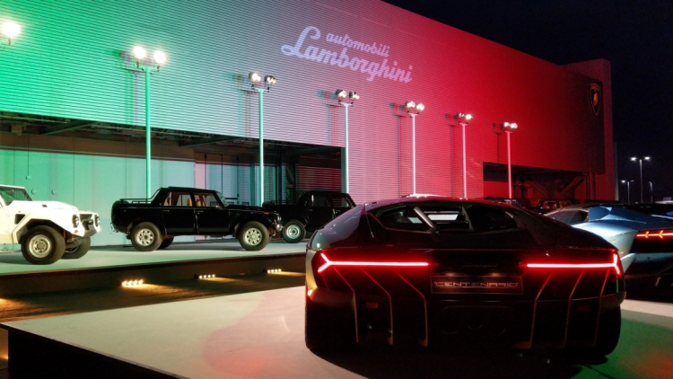 Lamborghini-Urus-SantAgata-debut-54.jpg