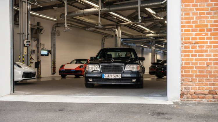 1991-Mercedes-Benz-500-E-11-850x478.jpg