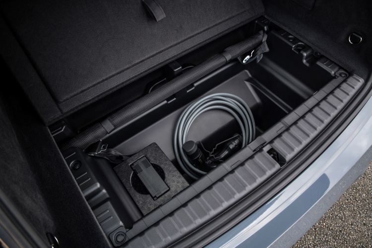Ra mắt BMW iX 2022: SUV chạy điện mạnh 516 mã lực với tầm hoạt động 482km