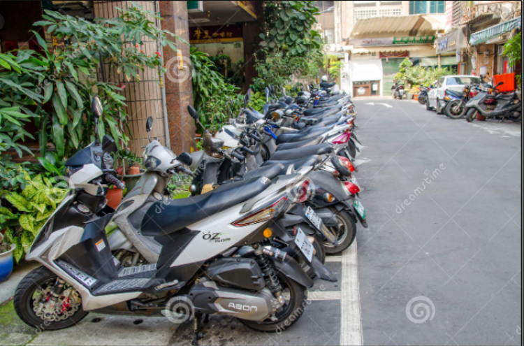 Lý Thái Tổ (quận 3) đã kẻ vạch chia lề đường cho đậu xe máy Lý Thái Tổ (quận 3) đã kẻ vạch chia lề đường cho đậu xe máy