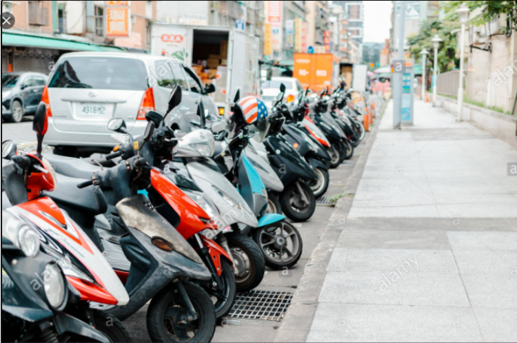 Lý Thái Tổ (quận 3) đã kẻ vạch chia lề đường cho đậu xe máy Lý Thái Tổ (quận 3) đã kẻ vạch chia lề đường cho đậu xe máy