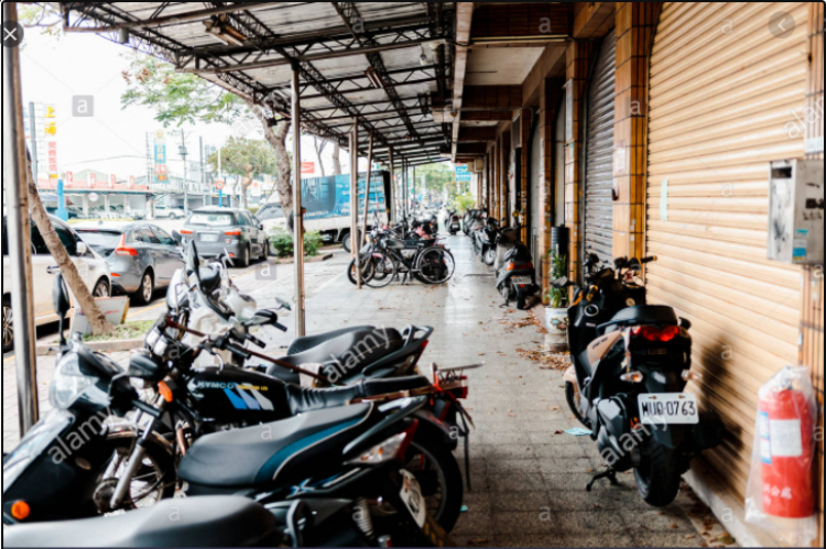 Lý Thái Tổ (quận 3) đã kẻ vạch chia lề đường cho đậu xe máy Lý Thái Tổ (quận 3) đã kẻ vạch chia lề đường cho đậu xe máy