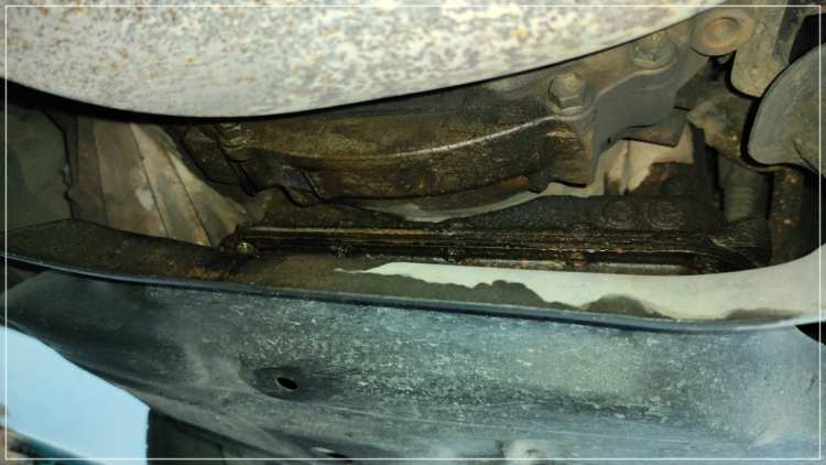 Toyota RAV4 bị chảy dầu, cần giúp đỡ