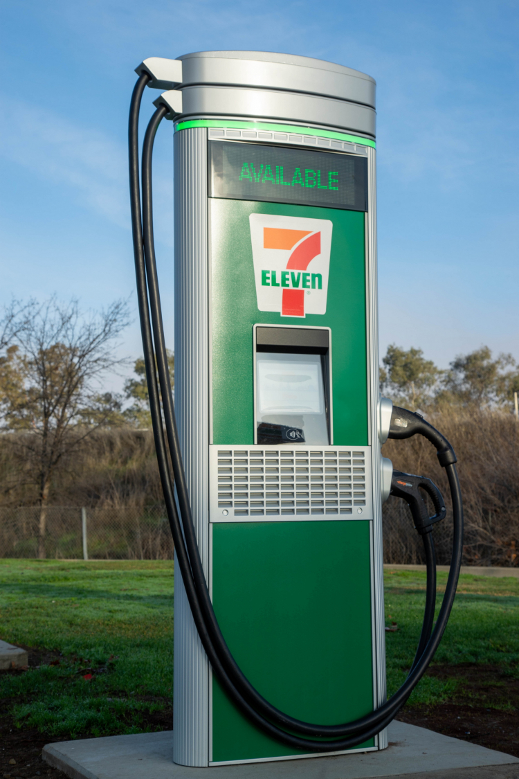 7-11-DC-Fast-Charger.jpg