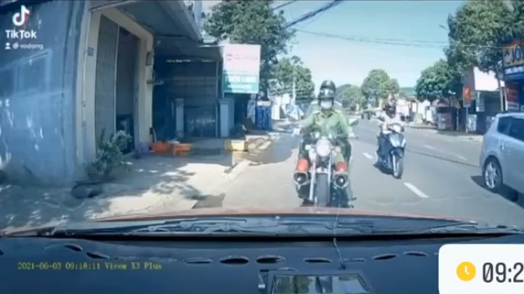 Đừng lái ô tô bằng tư duy xe máy
