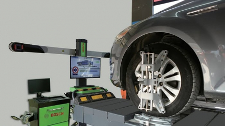 máy cân chỉnh góc đặt bánh xe BOSCH.jpg