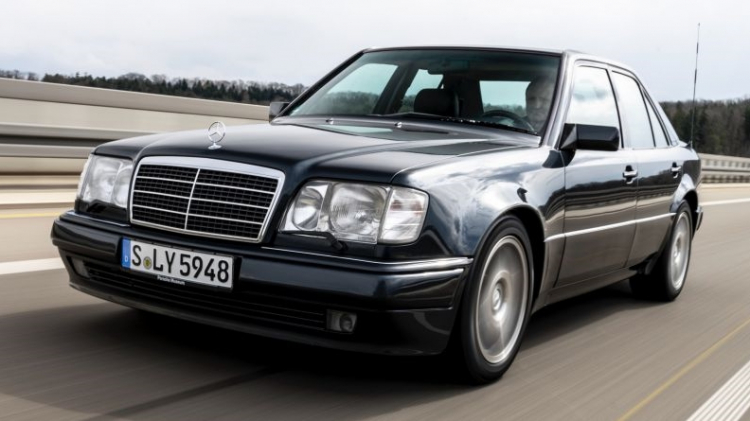 500 E: "Con lai" Porsche và Mercedes-Benz vẫn "phong độ" sau 30 năm 500 E: "Con lai" Porsche và Mercedes-Benz vẫn "phong độ" sau 30 năm
