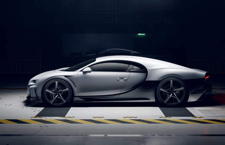01_04_-Bugatti-Chiron-Super-Sport-_Windtunnel_Side_tipped_up_HR.jpg