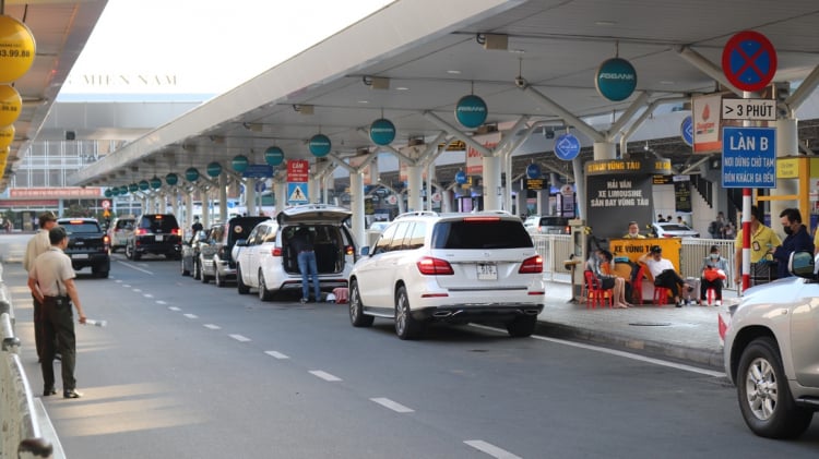 ACV đề xuất thu tiền ôtô vào sân bay