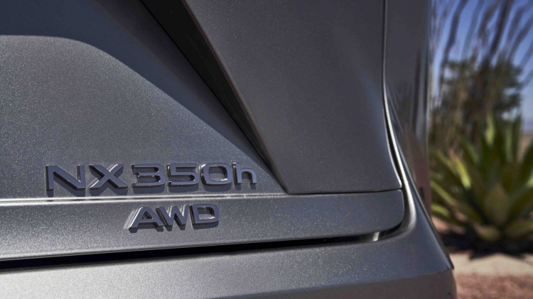 Lexus NX 2022 thế hệ mới ra mắt: thiết kế sắc sảo hơn, có bản PHEV