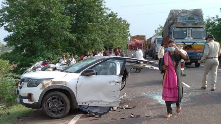 Kia-Seltos-Splits-in-Two-After-Crashing-in-Chhindwara-3-women-dead-12.jpeg