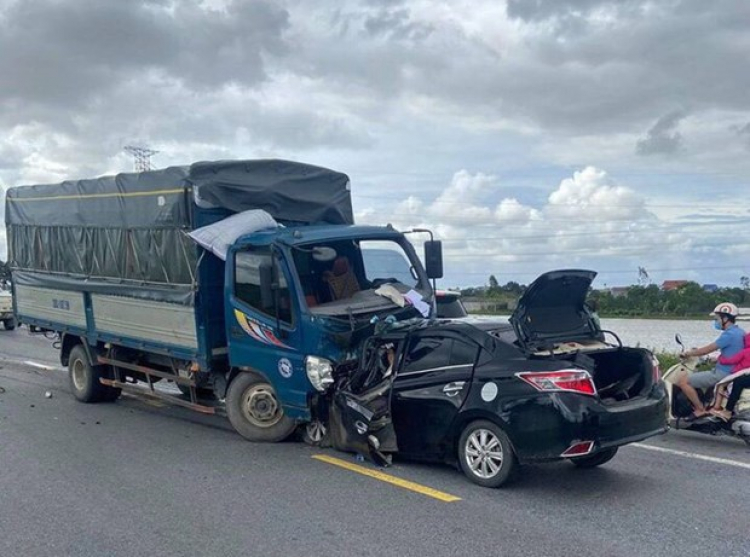 Kia Seltos gãy đôi sau va chạm: nguyên nhân xe gãy đôi gây tranh cãi