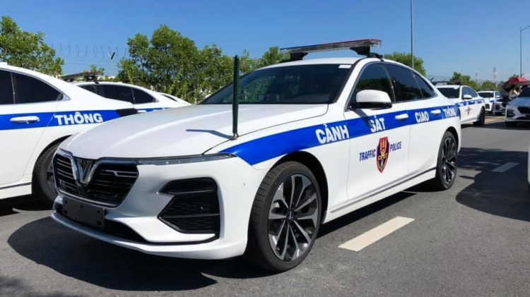 Lô xe cảnh sát giao thông VinFast Lux A2.0 xuất hiện tại nhà máy VinFast