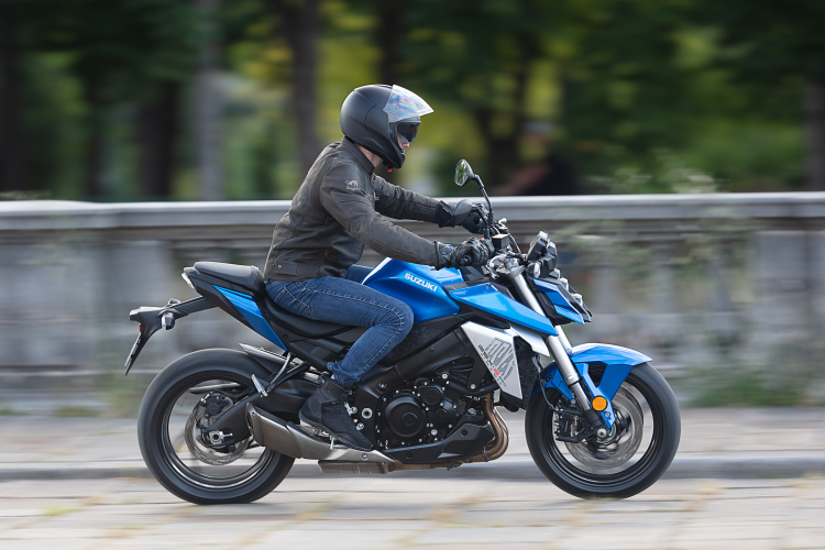 2022-Suzuki-GSX-S1000-Europe-12.jpeg