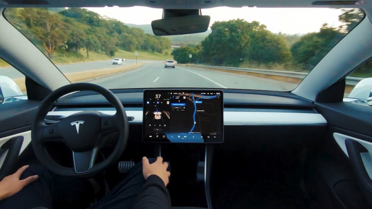 Đa số các vụ tai nạn bị điều tra của Tesla đều liên quan tới hệ thống tự lái Autopilot