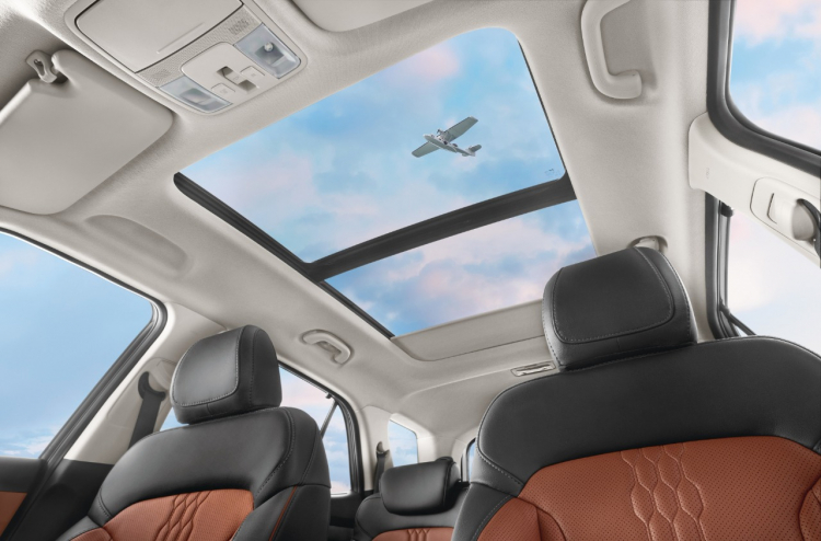 hyundai-alcazar-official-image-interior-sunroof-552e.jpg