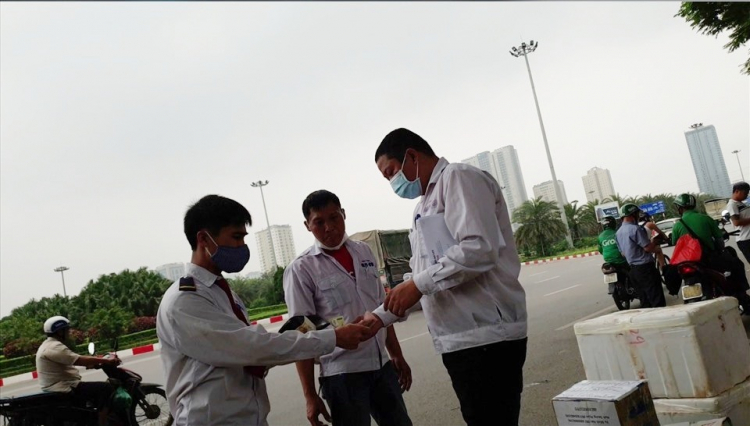 Bảo kê vận tải hàng hóa: Nhức nhối trên tuyến Hà Nội - Hải Phòng Bảo kê vận tải hàng hóa: Nhức nhối trên tuyến Hà Nội - Hải Phòng